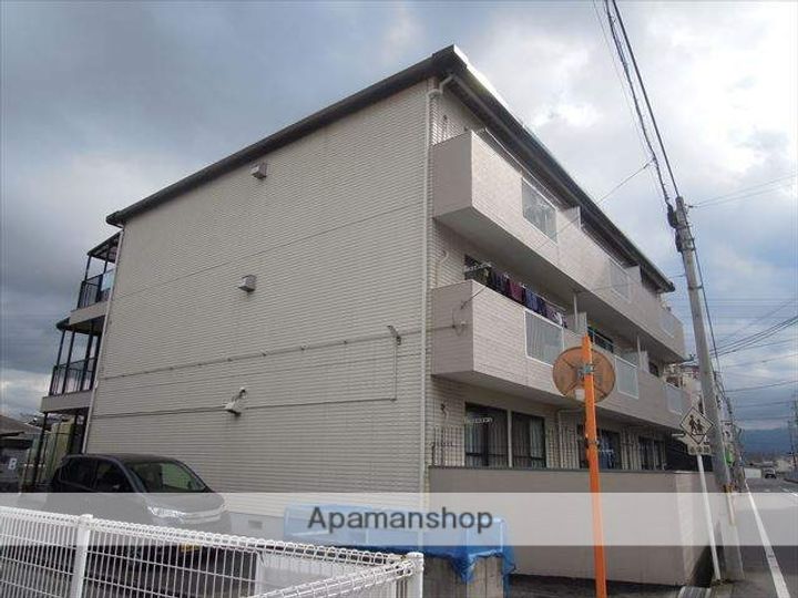 ハイツ山本E棟の外観