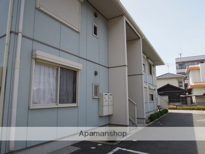 ファミーユ東貝塚の外観