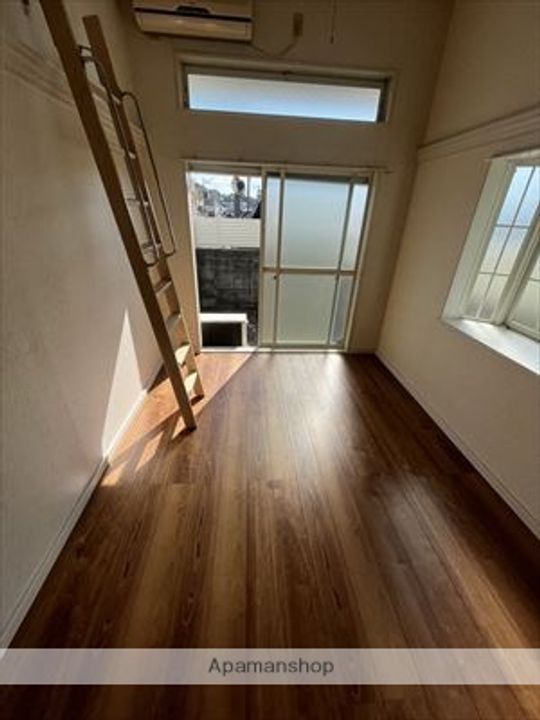 レンパレス浜名104の居間