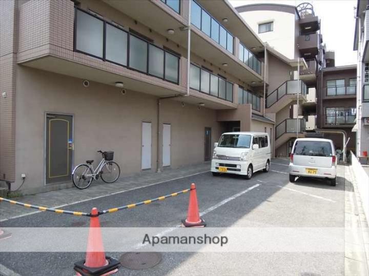 コマツビルの外観