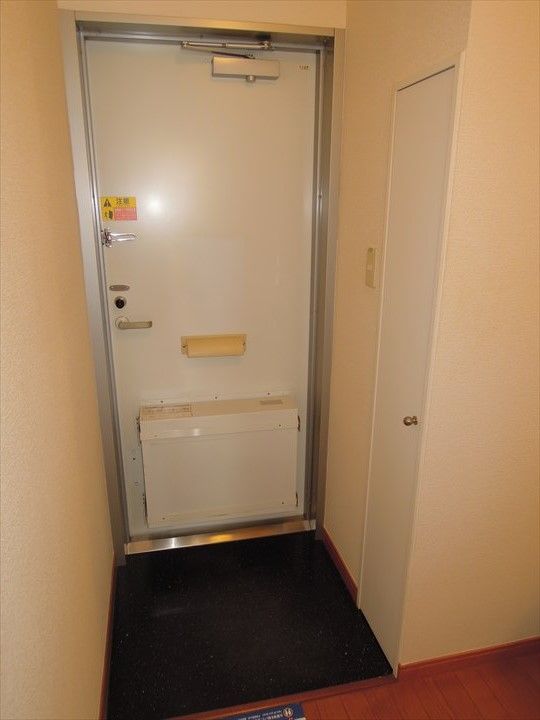 レオパレスメルツェIIの玄関