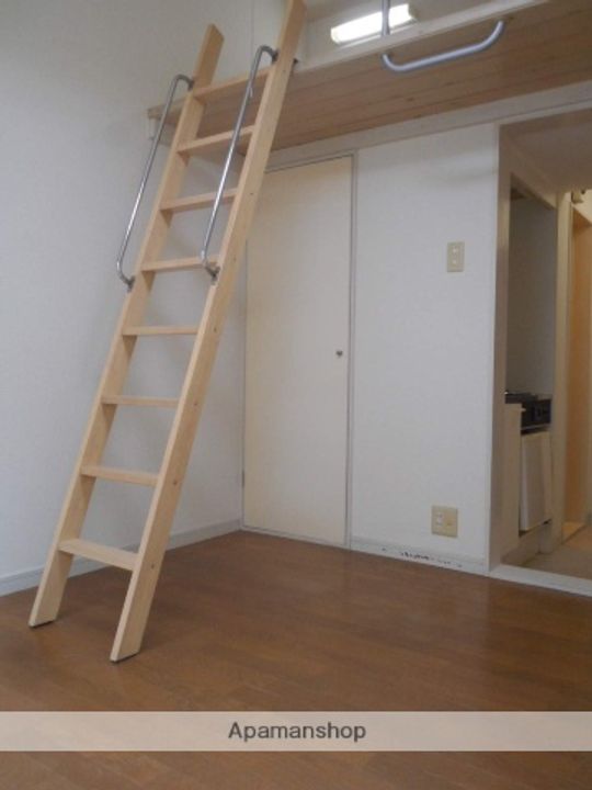 ヒルズ額原Ⅱ-105の居間