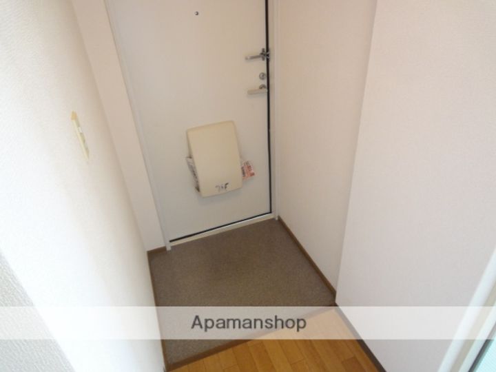 シュライクハイツ205の玄関