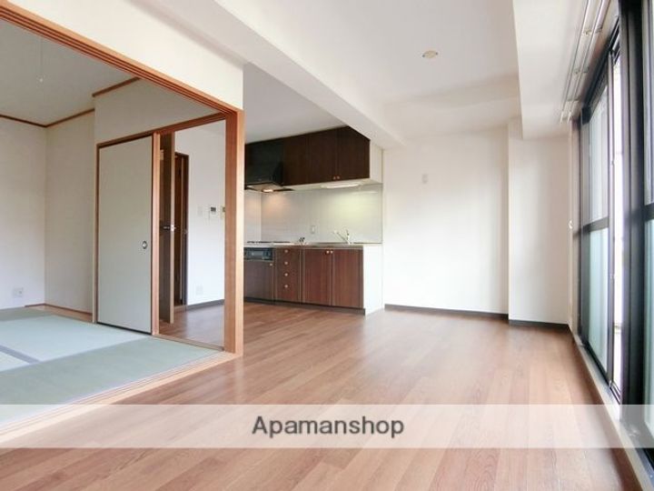 エミグラント平兵衛の居間