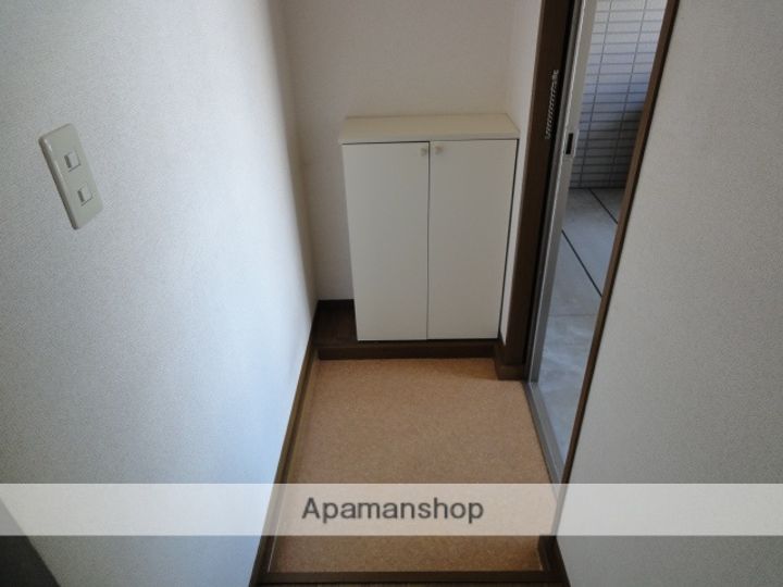 大阪府堺市北区百舌鳥梅北町3丁の賃貸アパートの玄関