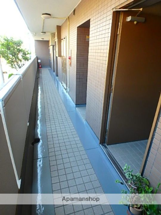 エクセル万代205の外観