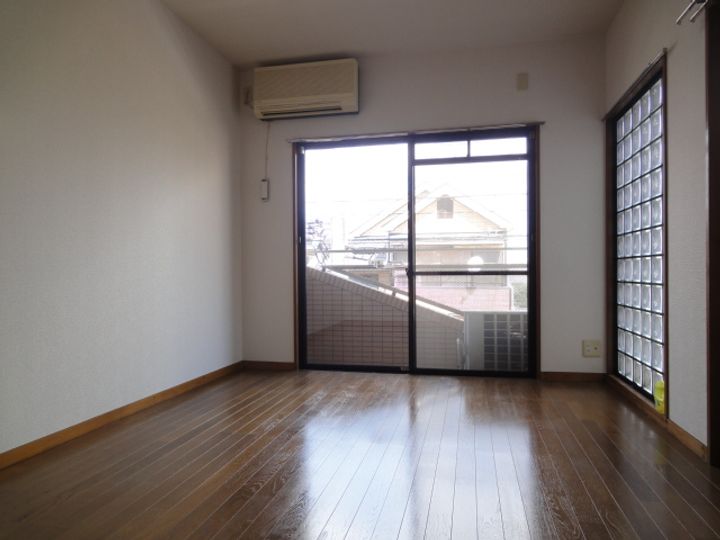 シャルマンフジ北花田405の居間