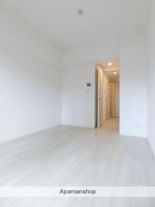 フォーリアライズ北三国ヶ丘504の居間