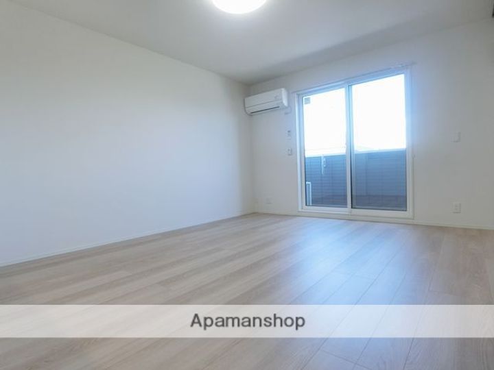 パサログランデ香ヶ丘202の居間