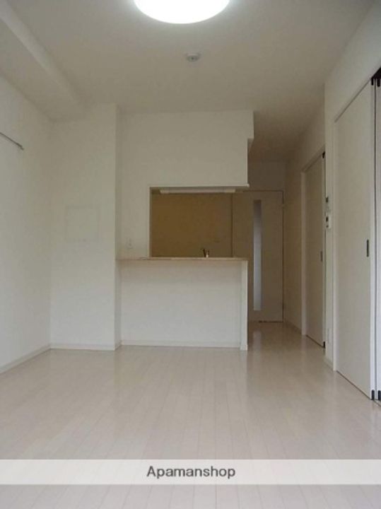 パールコート今里の居間