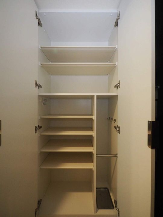 プレサンス谷町九丁目駅前の玄関