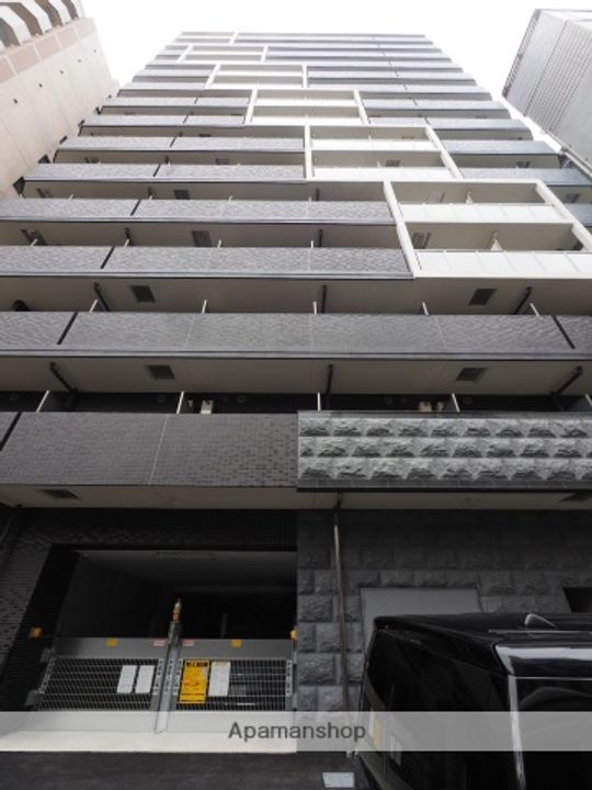 プレサンス谷町九丁目駅前の外観