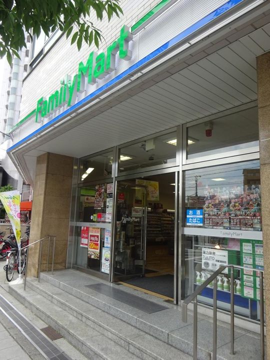 レ・コンフォルトの周辺