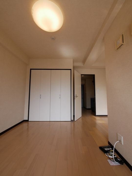 大阪府大阪市此花区西九条3丁目の賃貸マンションの居間