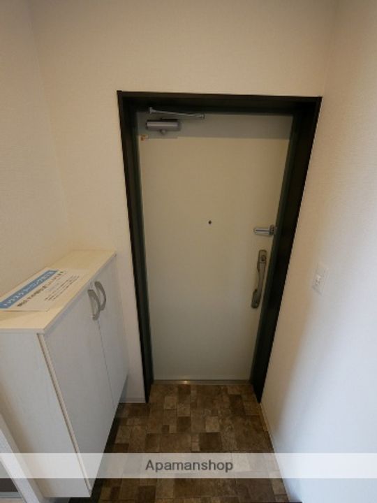 WINGS西九条の玄関