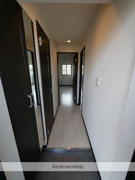 大阪府大阪市北区大淀南3丁目の賃貸マンションの玄関