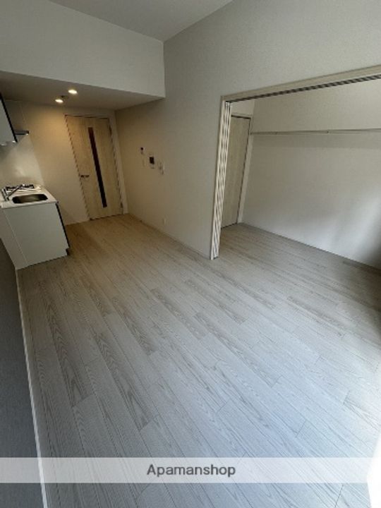 大阪府大阪市北区大淀中2丁目の賃貸マンションの居間