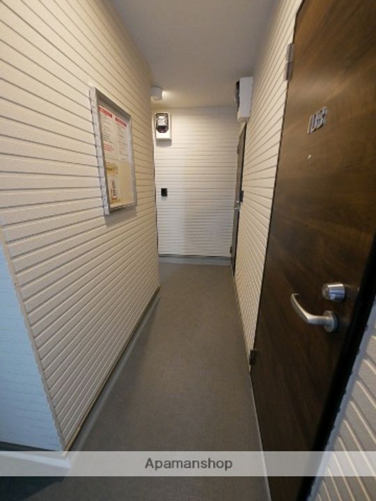 兵庫県尼崎市東本町3丁目の賃貸アパートの玄関