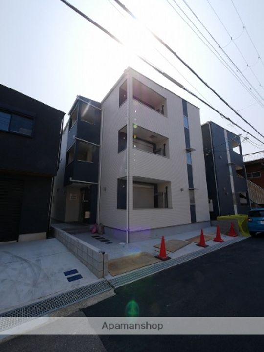 兵庫県尼崎市東本町3丁目の賃貸アパートの外観