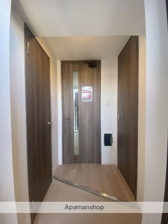 ワールドアイ大阪West Gateの玄関