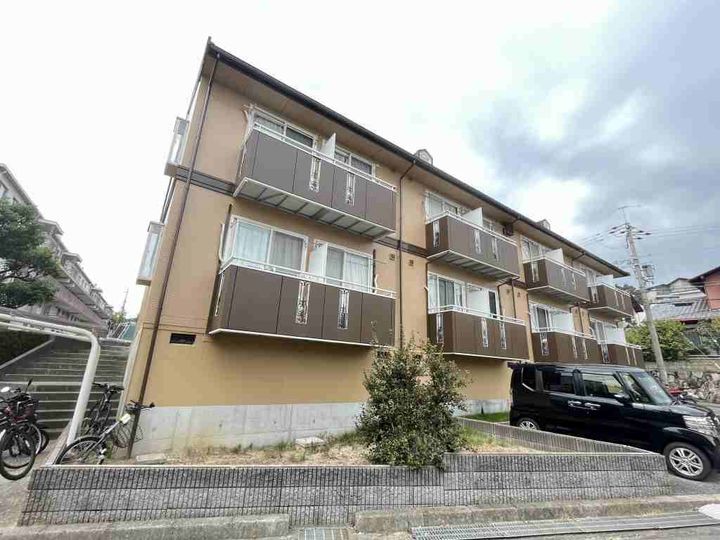 ジュネス阪本205の外観