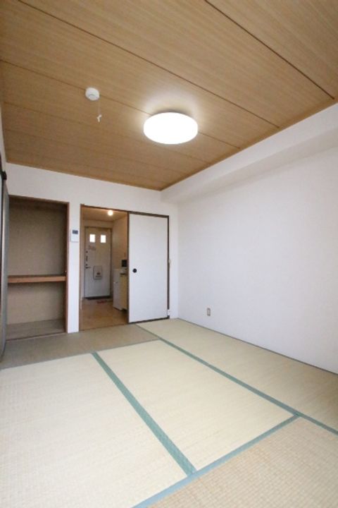 ジュネス阪本205の内装