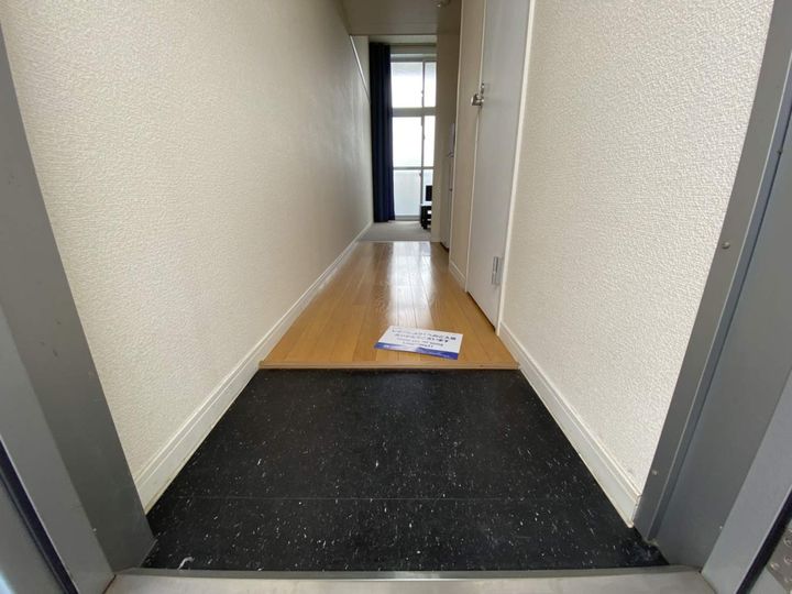 レオパレスETERNALの玄関