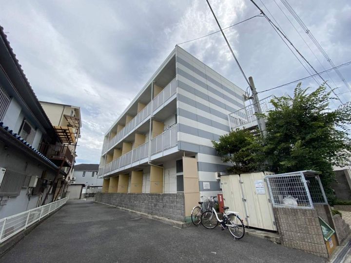 レオパレスETERNALの外観