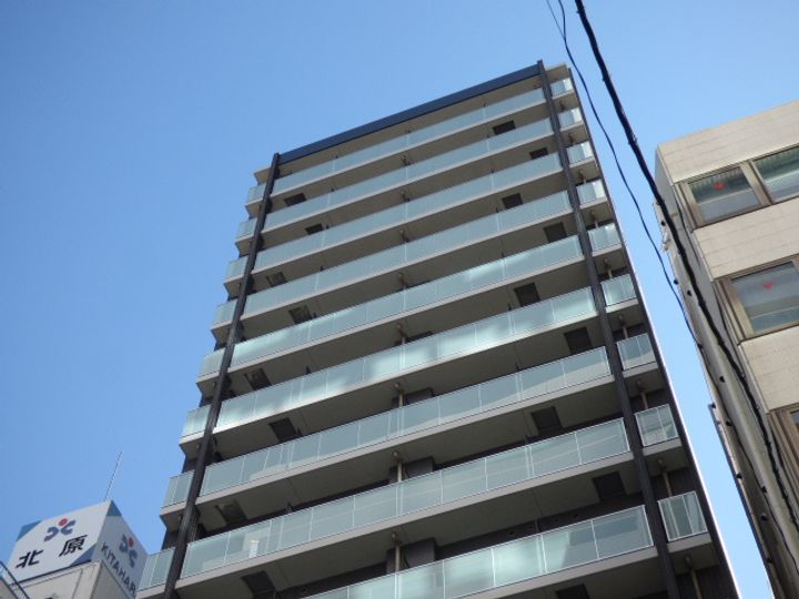 コンフォリア心斎橋EASTの外観