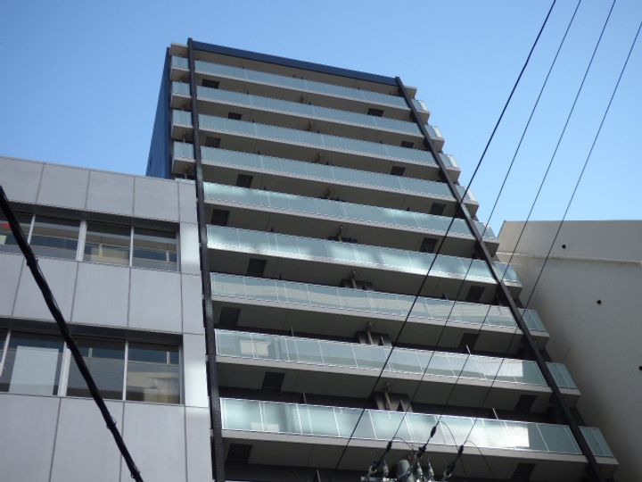 コンフォリア心斎橋EASTの外観
