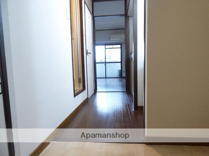 ホワイトグロリア703の玄関