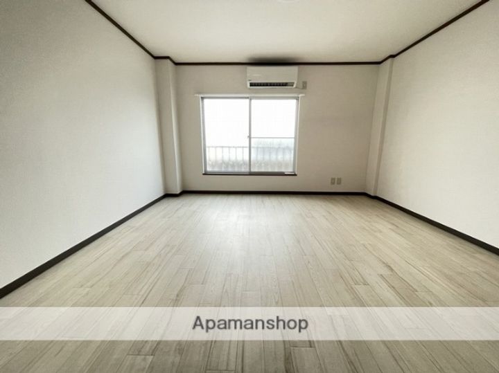 ファミール諏訪405の居間