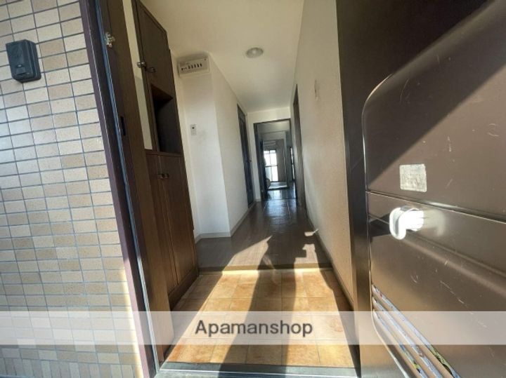 ハイコート加美405の玄関