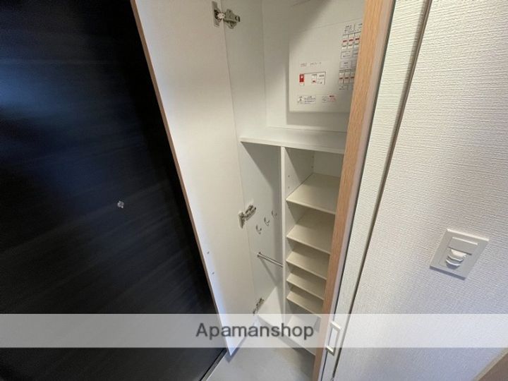 大阪府大阪市生野区中川西1丁目の賃貸マンションの内装