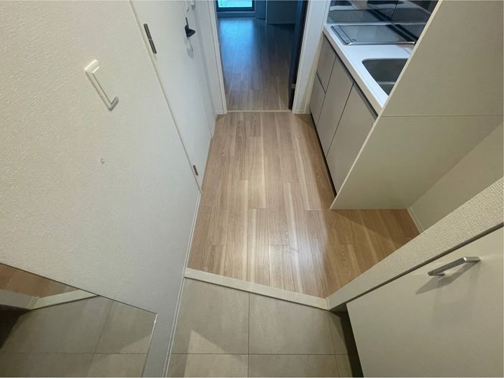 コンフォリア・リヴ大阪本町0702の玄関