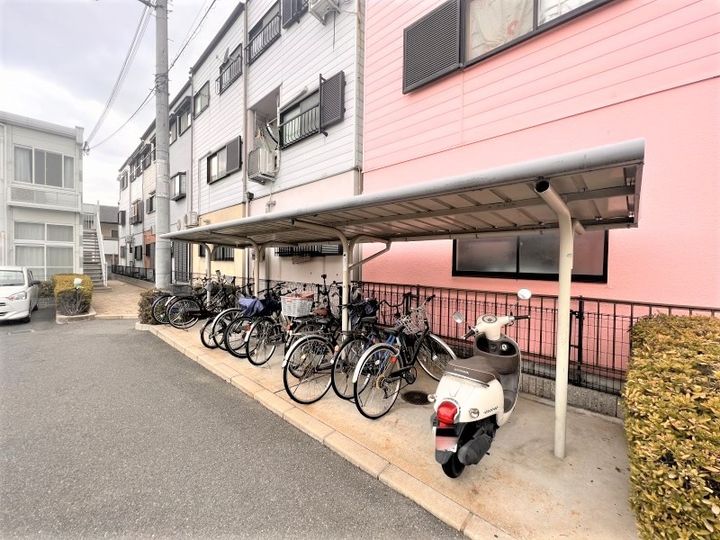 レオパレスエステートの周辺