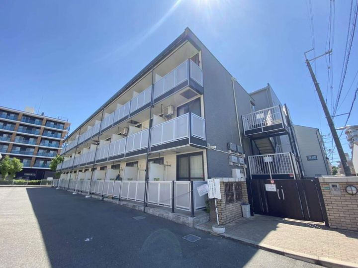 レオパレスEASTFIELDIIの外観