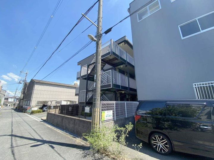 レオパレスEASTFIELDIIの外観