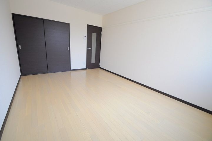 レオネクストアロマルカネハイツの居間