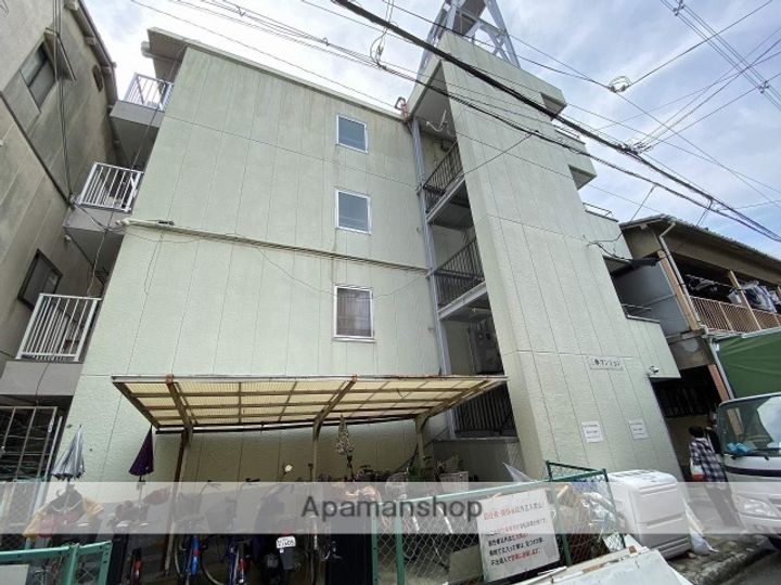 三伸マンション402の外観
