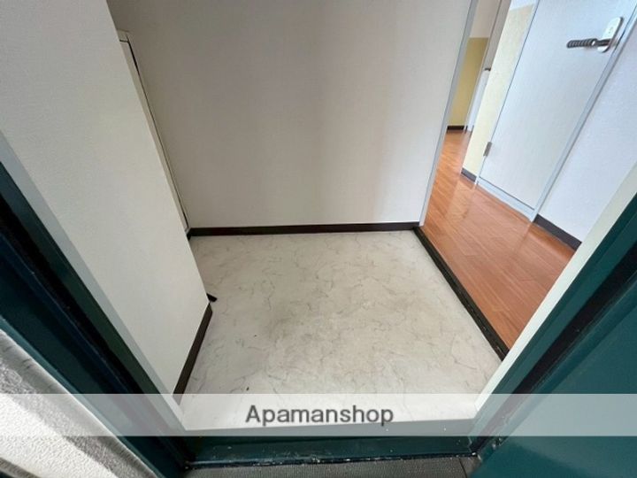 サカエマンションの玄関