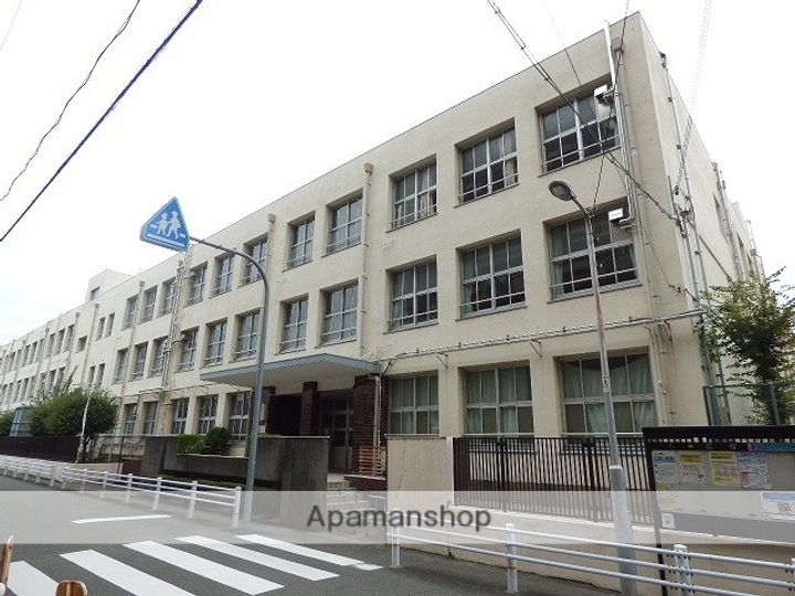 モンプレインの周辺