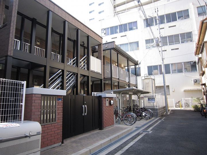 レオパレスフローラの外観
