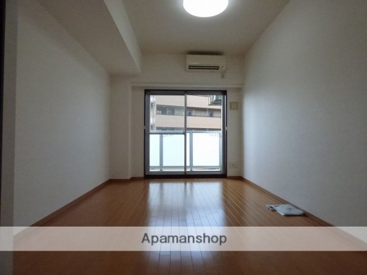 ディナスティ玉造の居間