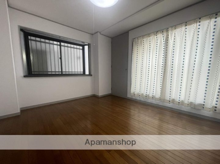 大阪府大阪市平野区背戸口4丁目の賃貸マンション4-Bの居間