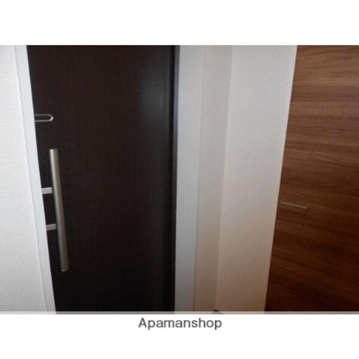 大阪府大阪市城東区諏訪4丁目の賃貸アパート103の玄関