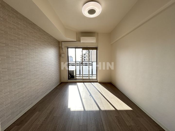 プレサンス四天王寺前夕陽ヶ丘 凛宮0412の居間