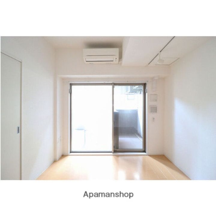 SERENITE本町エコート907の居間