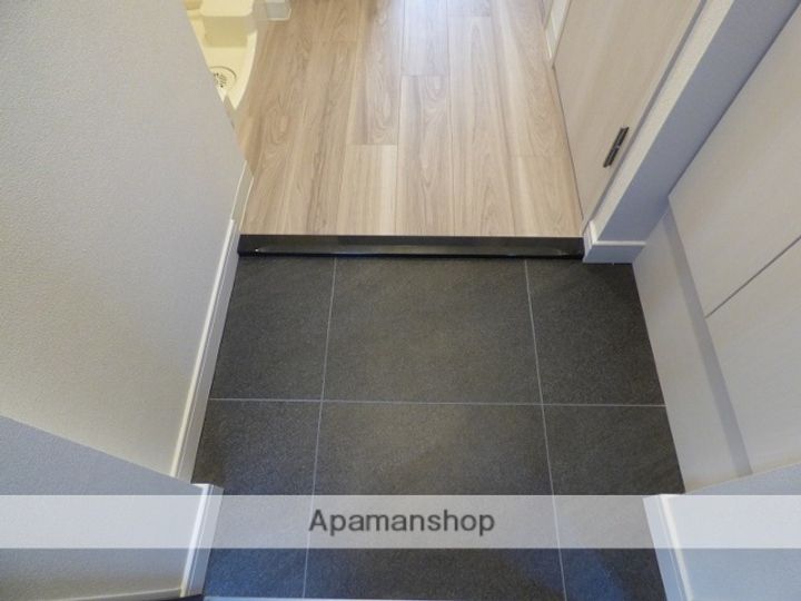 ララプレイス玉造パルクの玄関