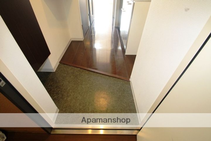 セレニテ新大阪弐番館の玄関